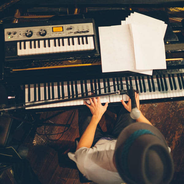 Pianoforte digitale e tastieraPianoforte digitale e tastiera  